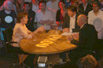 Neelie Kroes en Jan Marijnissen tijdens 'I Vote Europe' in de Melkweg © A. van Roekel